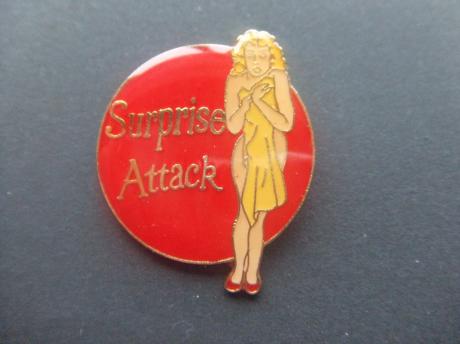 pin-up girl Surprice Attack